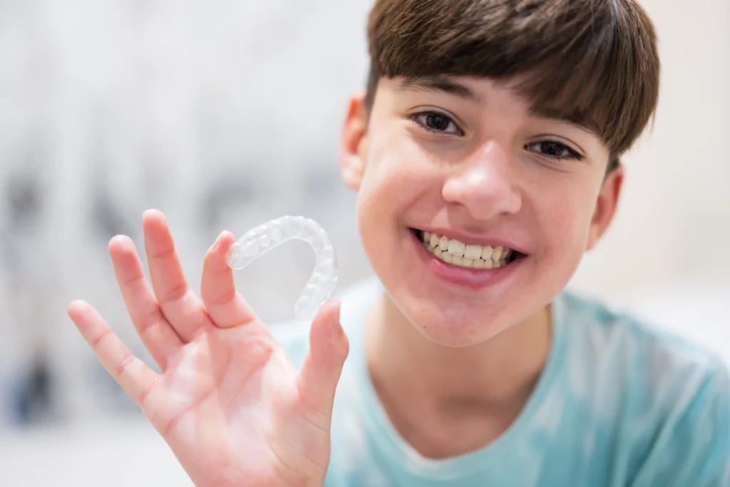 orthodontie invisible aligneurs transparents orthodontie invisible aligneurs transparents Orthodontie adolescent Dr Kévin MAHOUN - Orthodontiste à Rungis